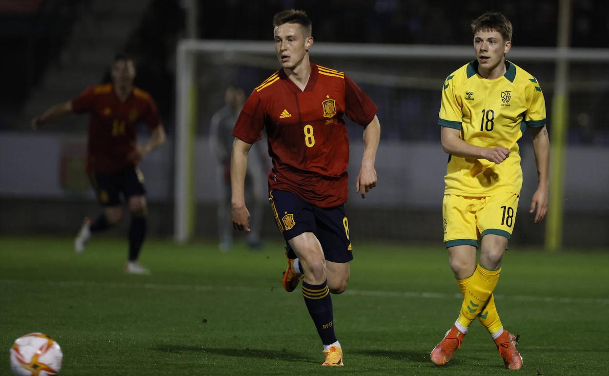 El realista Beñat Turrientes, durante el España - Lituania Sub21 de la pasada semana.