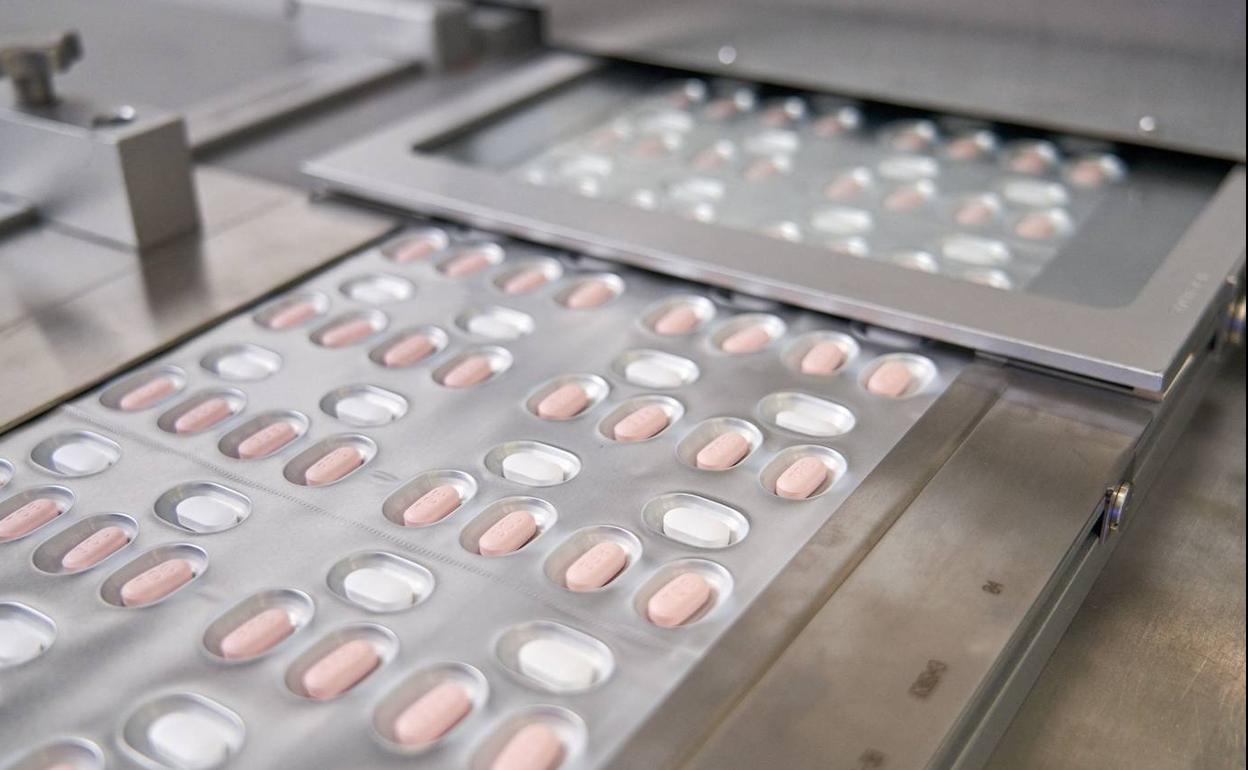 Tratamiento antiviral Paxlovid contra el coronavirus. 