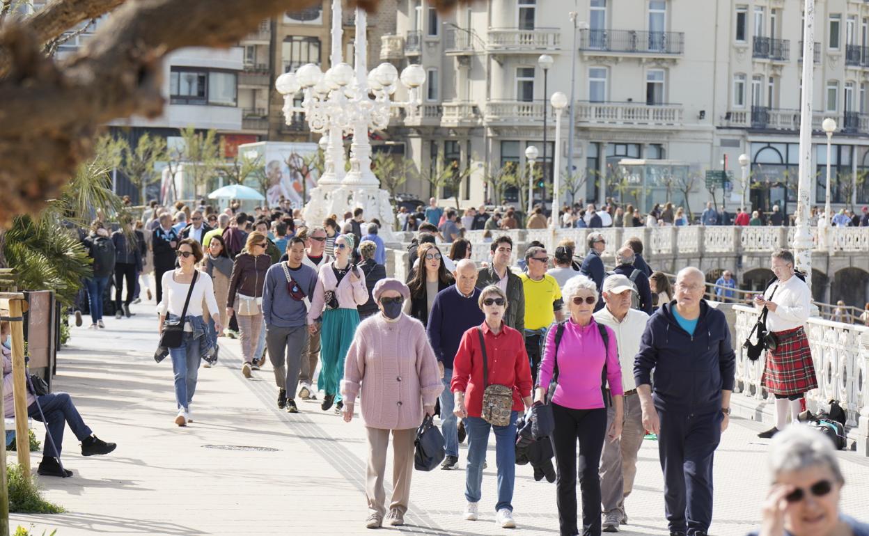 Coronavirus en Euskadi: Salud prevé que los contagios sigan bajando, pero advierte de la peor evolución en los mayores de 60 años