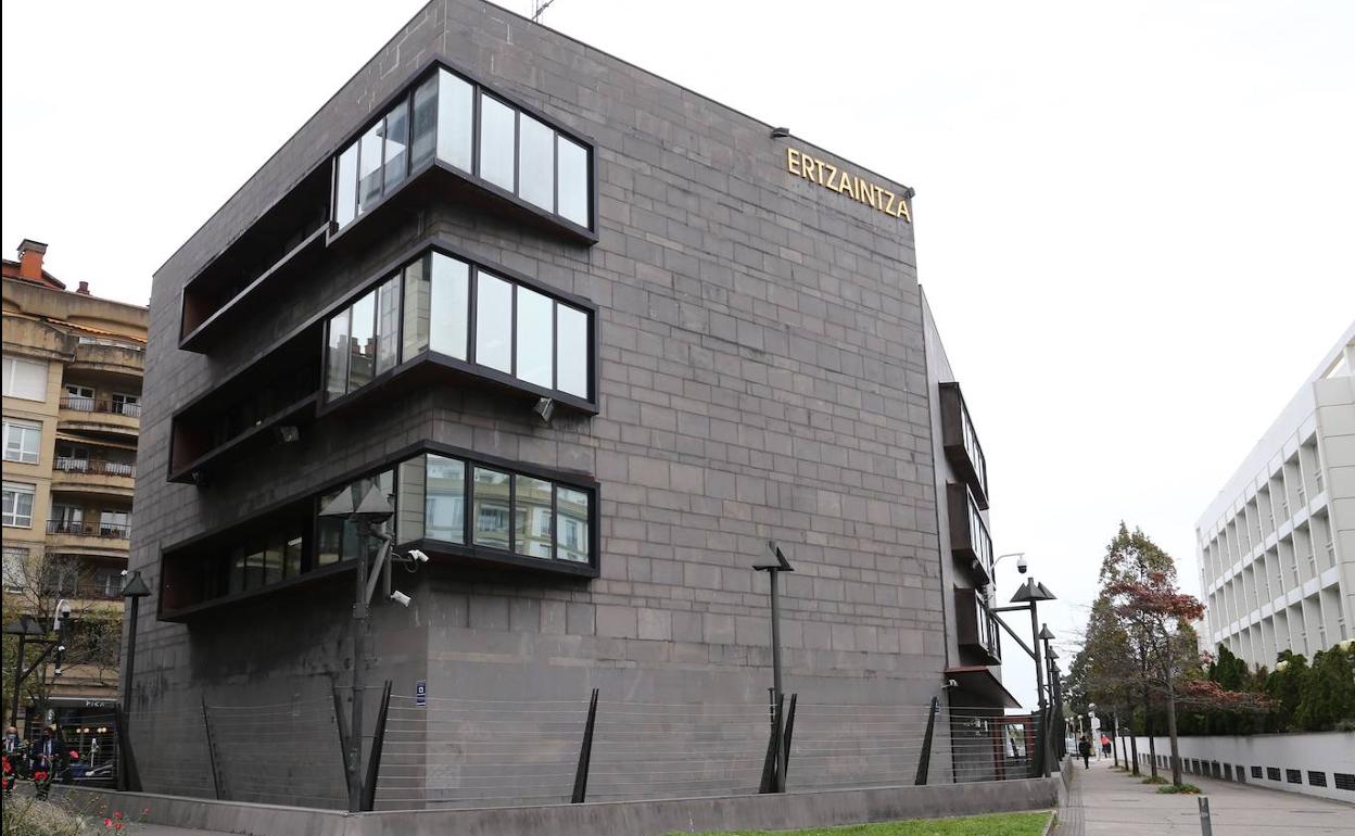 Suceso: Se camufla entre ropa para no ser detenido mientras robaba en un comercio de San Sebastián