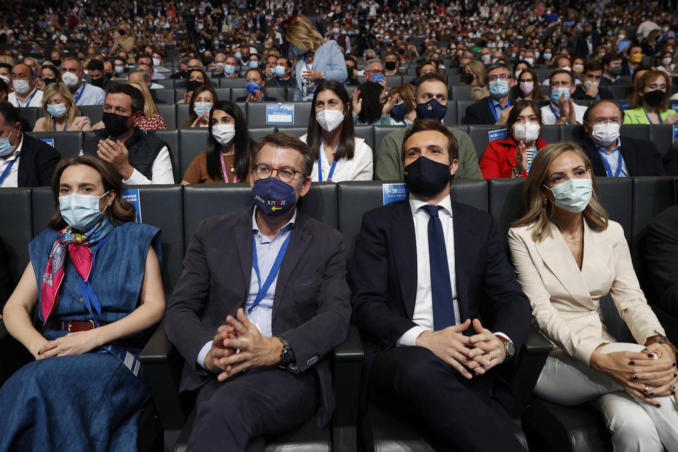 El presidente del Partido Popular, Pablo Casado, junto al candidato a presidir el partido, Alberto Núñez Feijóo, y Cuca Gamarra, durante el XX Congreso Nacional.