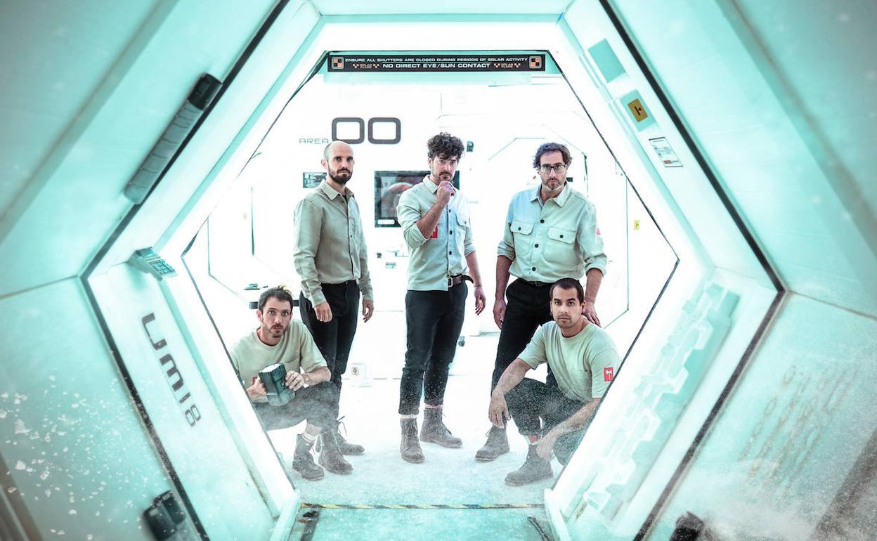 Istorio futurista eta apokaliptiko samarra kontatzen du hiru kide berri dituen Keroaren disko berriak.