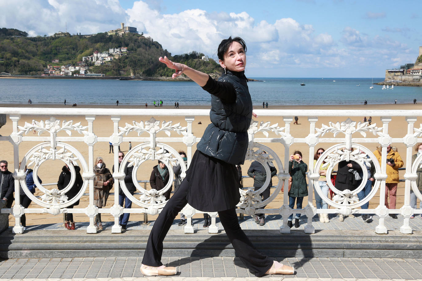 Fotos: Vuelve la danza a la barandilla de La Concha
