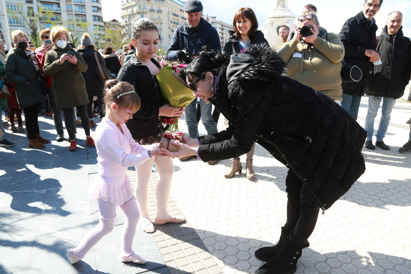 Fotos: Vuelve la danza a la barandilla de La Concha