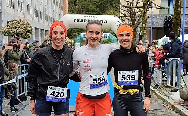 Caporossi, Duque y Amutxastegi ayer en Mendaro tras la prueba. 