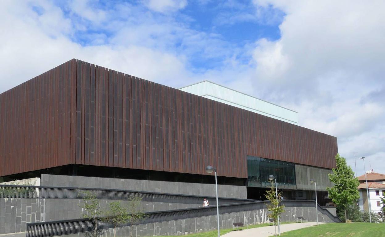 Aretxabaleta: Homenaje a los expresidentes de la UDA antes del partido ante el Euskalduna