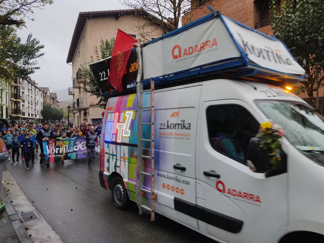 Fotos: Giro ezin hobean igaro du Korrikak Idiazabal