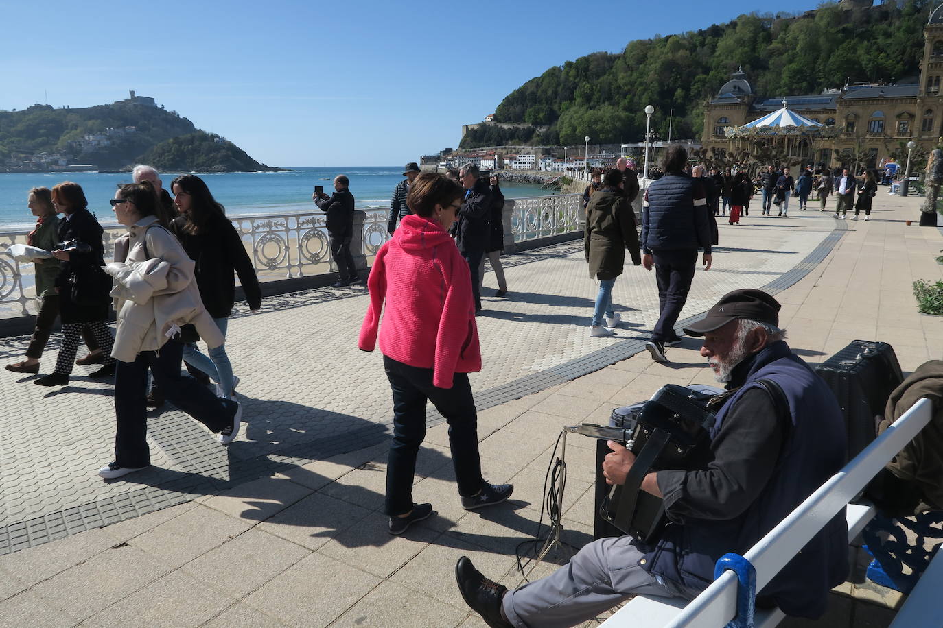 Fotos: Tiempo soleado durante la tarde de este sábado