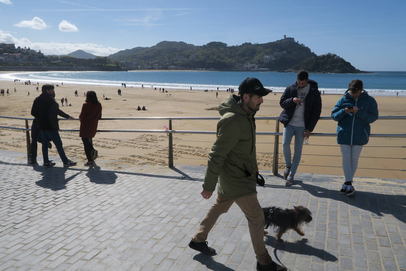 Fotos: Tiempo soleado durante la tarde de este sábado