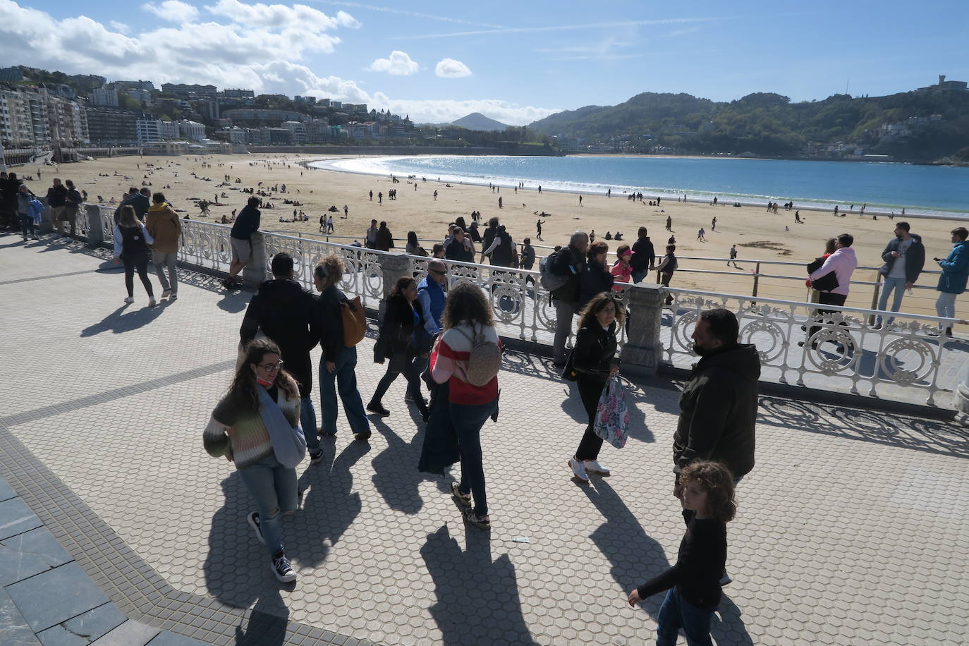 Fotos: Tiempo soleado durante la tarde de este sábado