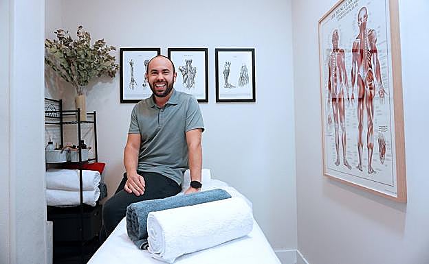 Mikel Porras ha cumplido su sueño de ser masajista.