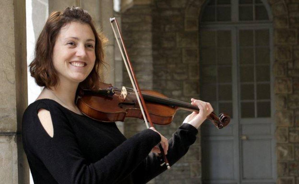 Marina Beheretche & Ezekiel kolektiboa: Tang'Aurresku, 'Aztarnak' diskoaren aurkezpen kantua