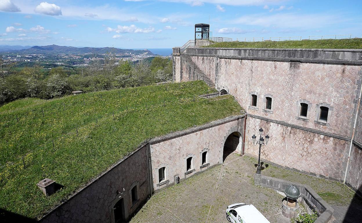 El fuerte de San Marcos ofrece unas privilegiadas vistas hacia la comarca de Txingudi y hacia toda la costa guipuzcoana. 