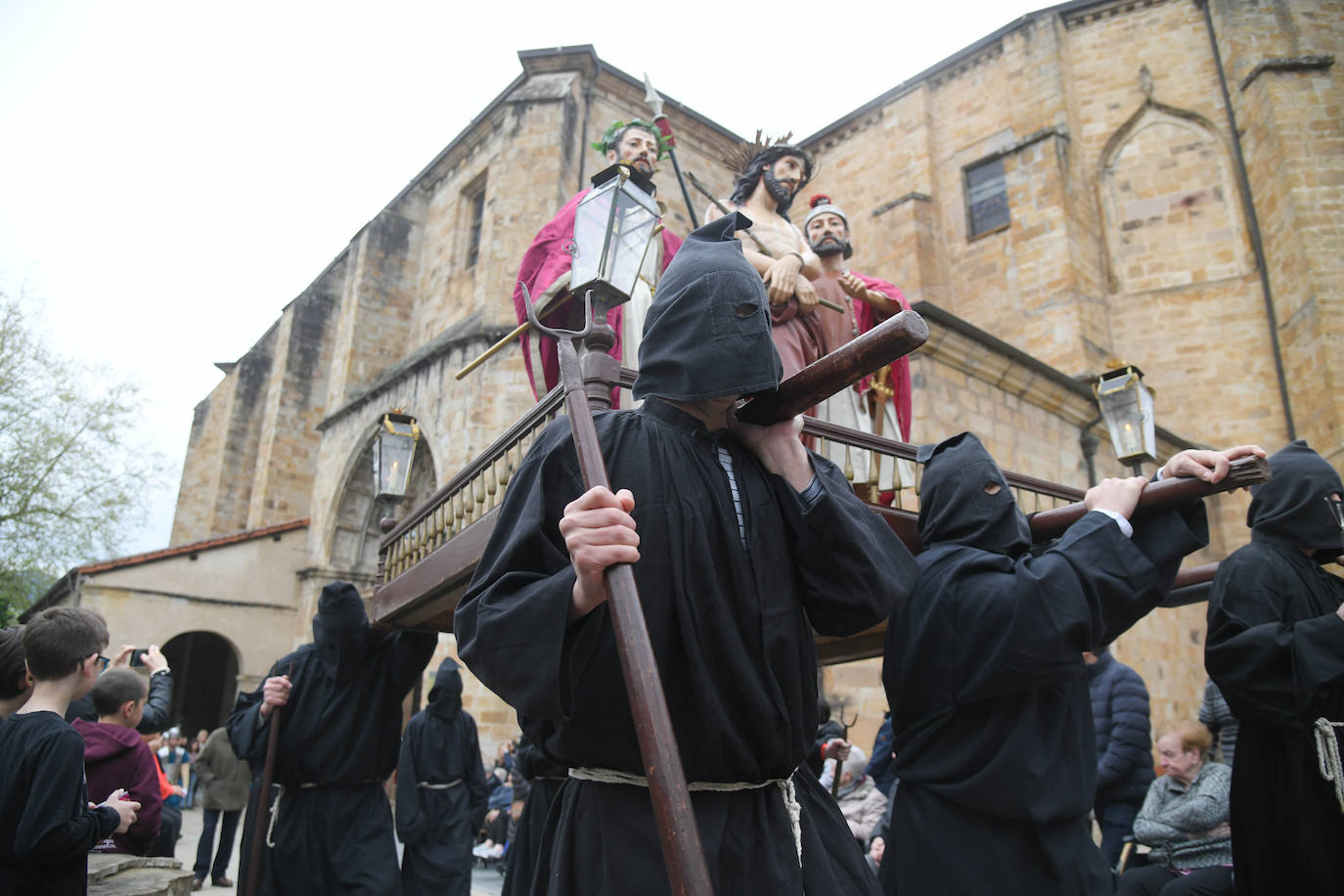 Fotos: Segura revive su tradicional procesión de Jueves Santo