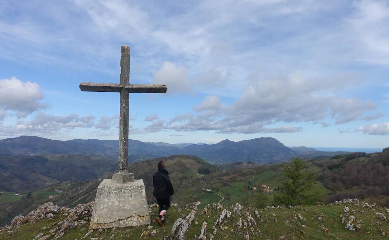 Nos impresionan las espectaculares vistas desde Ilaun de todo Urola y los montes que lo rodean.