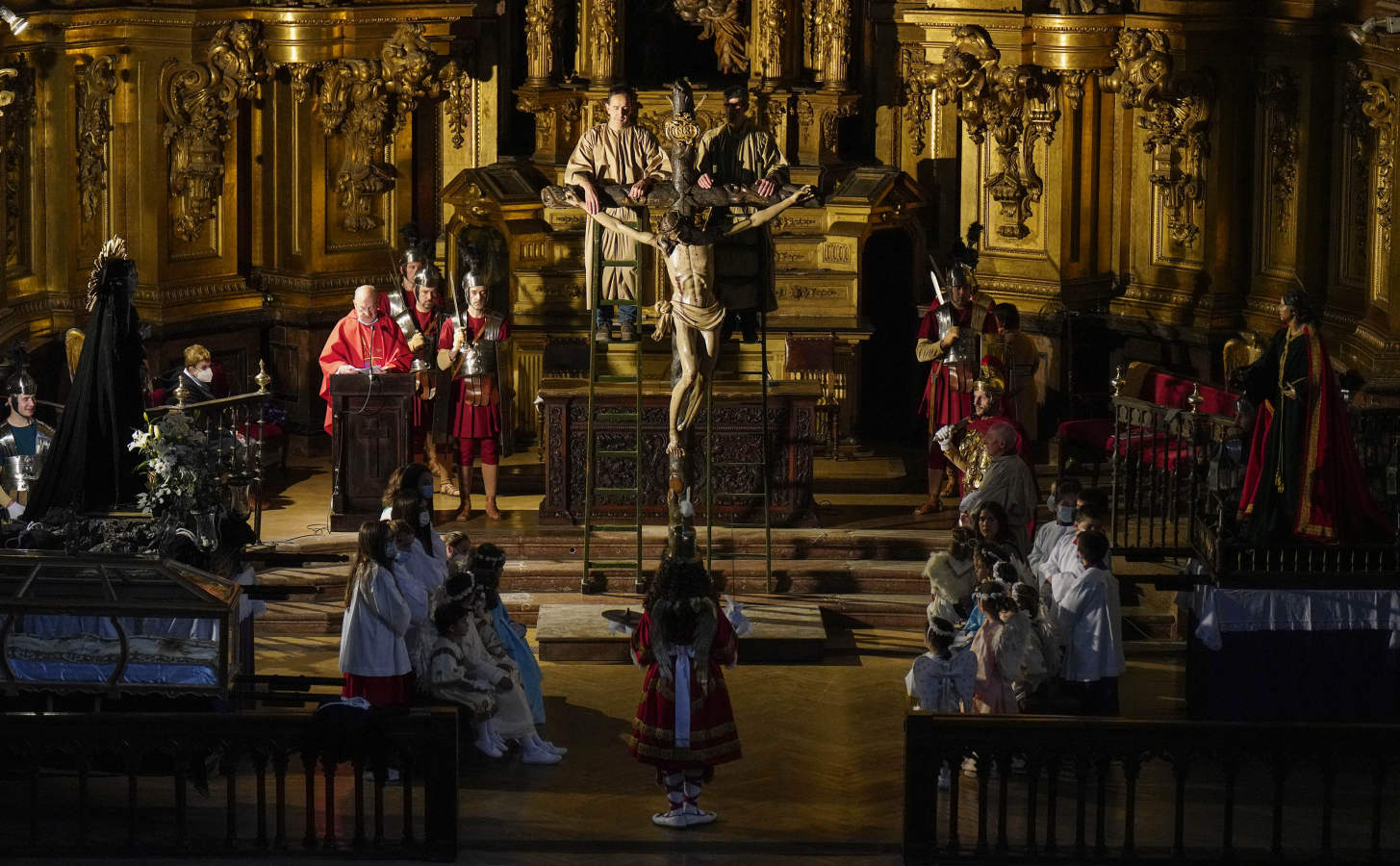 Fotos: La procesión de Viernes Santo reunió a cientos de personas en Segura