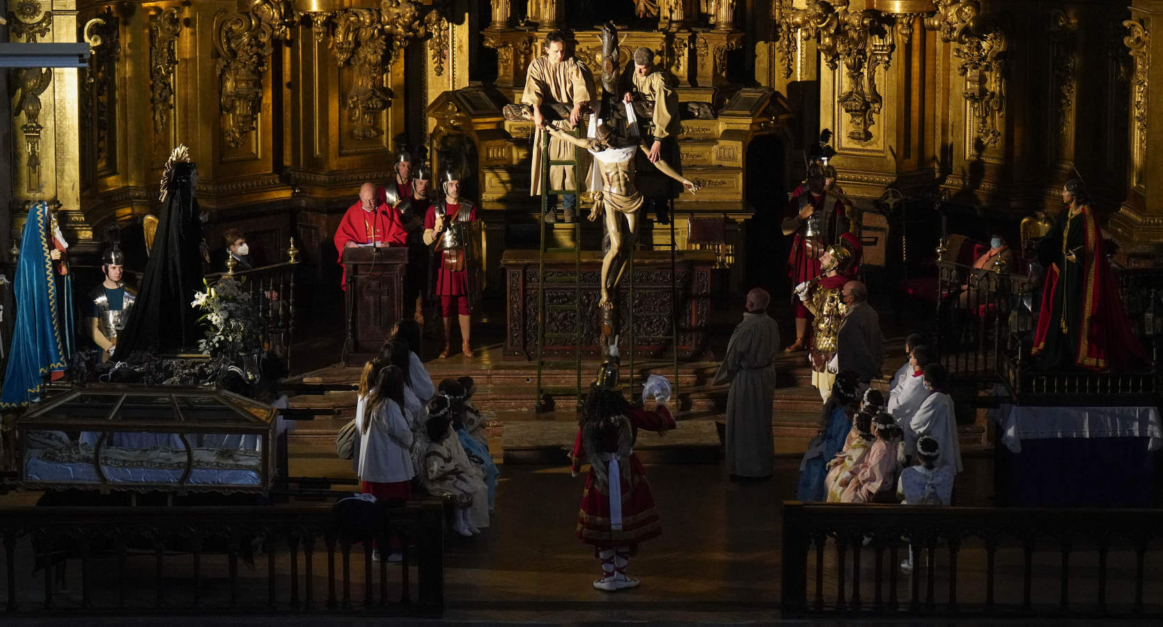 Fotos: La procesión de Viernes Santo reunió a cientos de personas en Segura