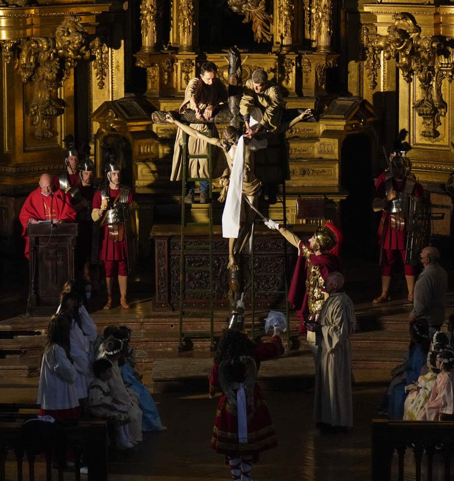 Fotos: La procesión de Viernes Santo reunió a cientos de personas en Segura