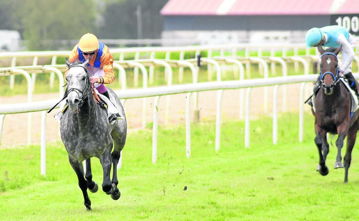 'Iron Duke' se impone con claridad en la quinta carrera. 