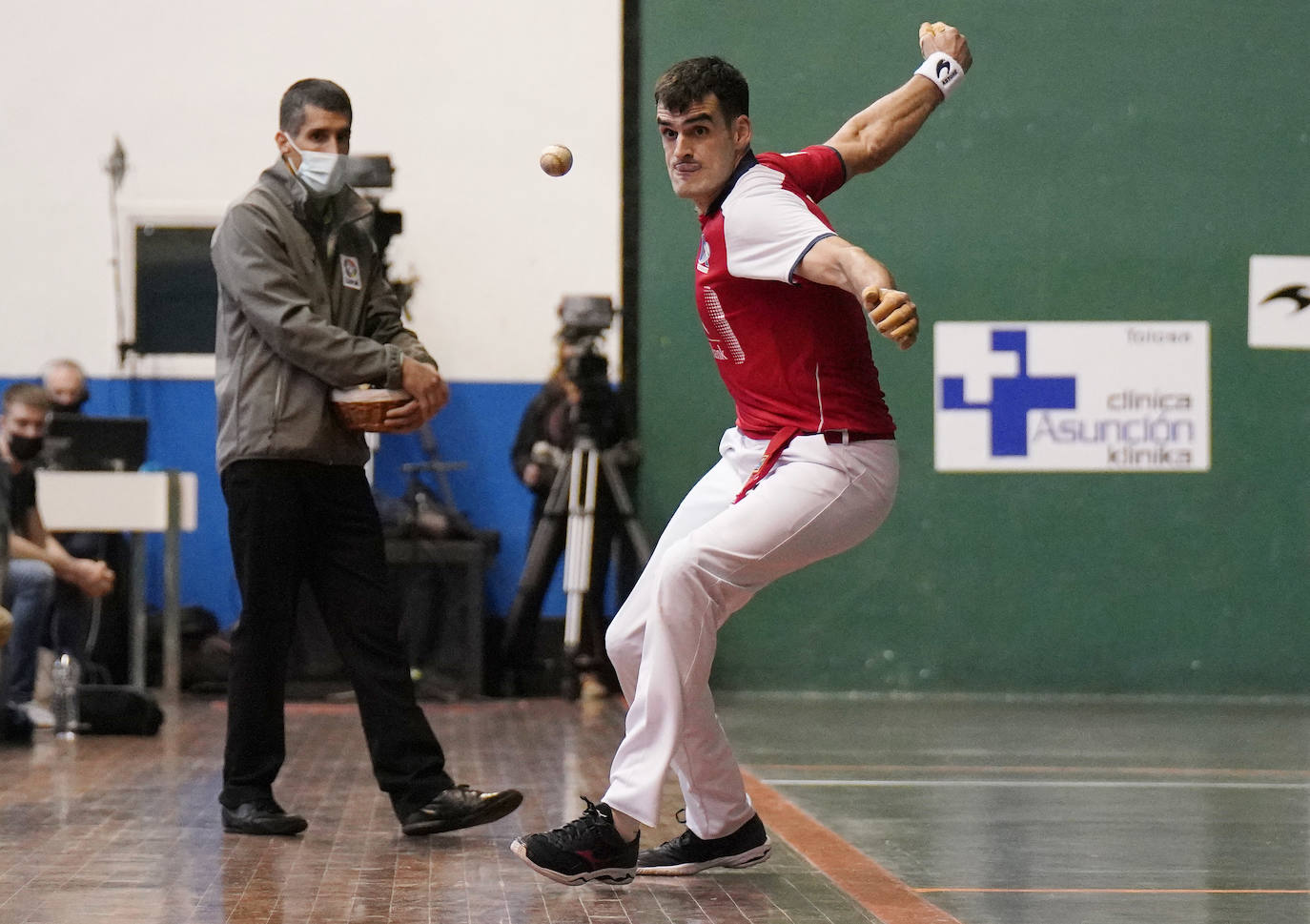 Fotos: Ezkurdia se encuentra con demasiadas facilidades