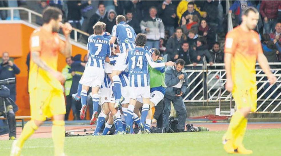 Los jugadores de la Real celebran la épica victoria lograda en 2013frente a los culés. 