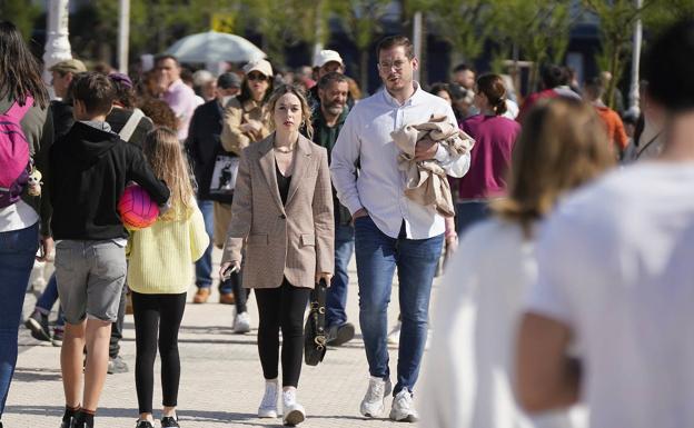 Euskadi se quita las mascarillas con las UCI en mínimos pero más ingresos en planta