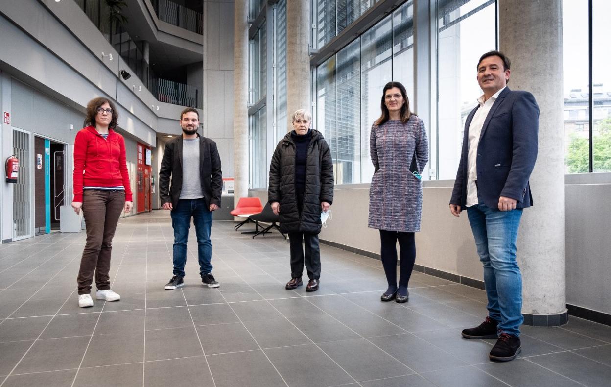 Andrea Santos, David Nuño, Mila Etxeberria, Ana Eguiazabal y Francisco Cornejo presentaron la jornada en el espacio Palmera Montero. 
