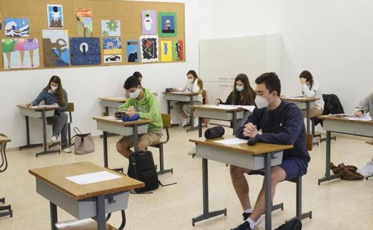 Los alumnos vuleven a las aulas el próximo lunes y esta semana se tomará una decisión. 