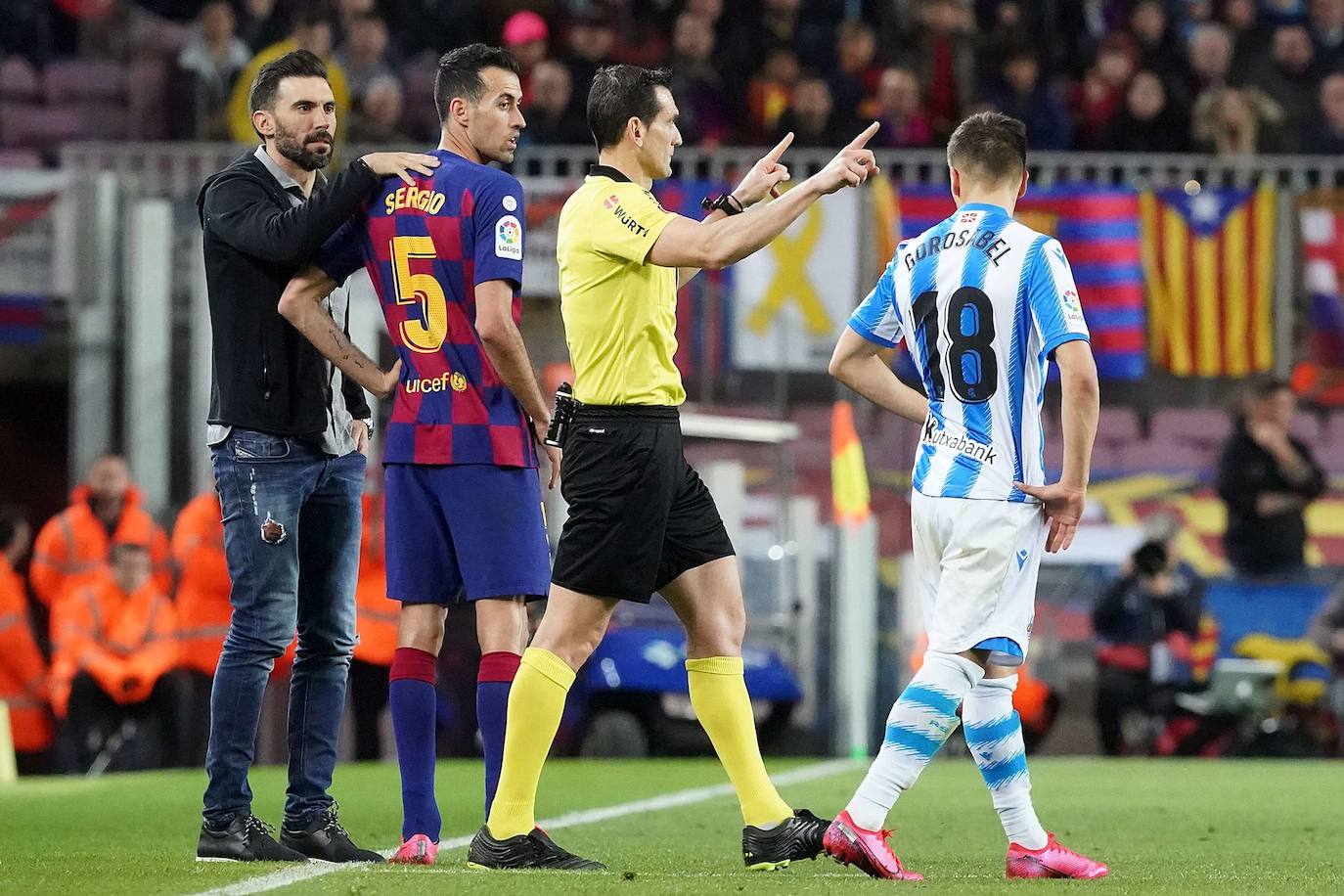 Melero López decreta penalti a favor del Barcelona en el encuentro de marzo de 2020.
