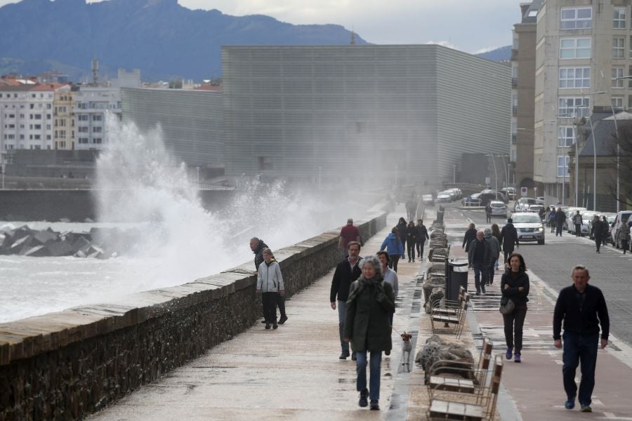 Fotos: Las olas golpean el Paseo Nuevo