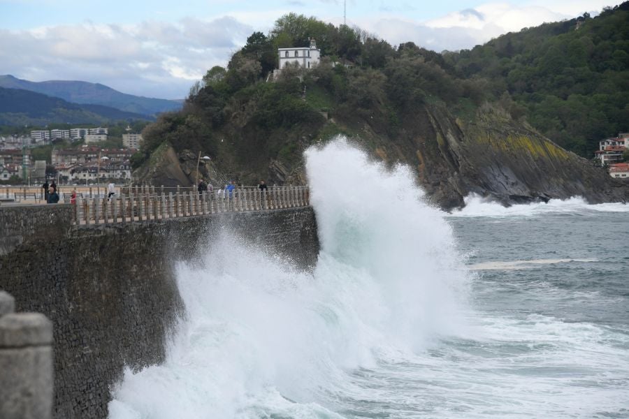 Fotos: Las olas golpean el Paseo Nuevo