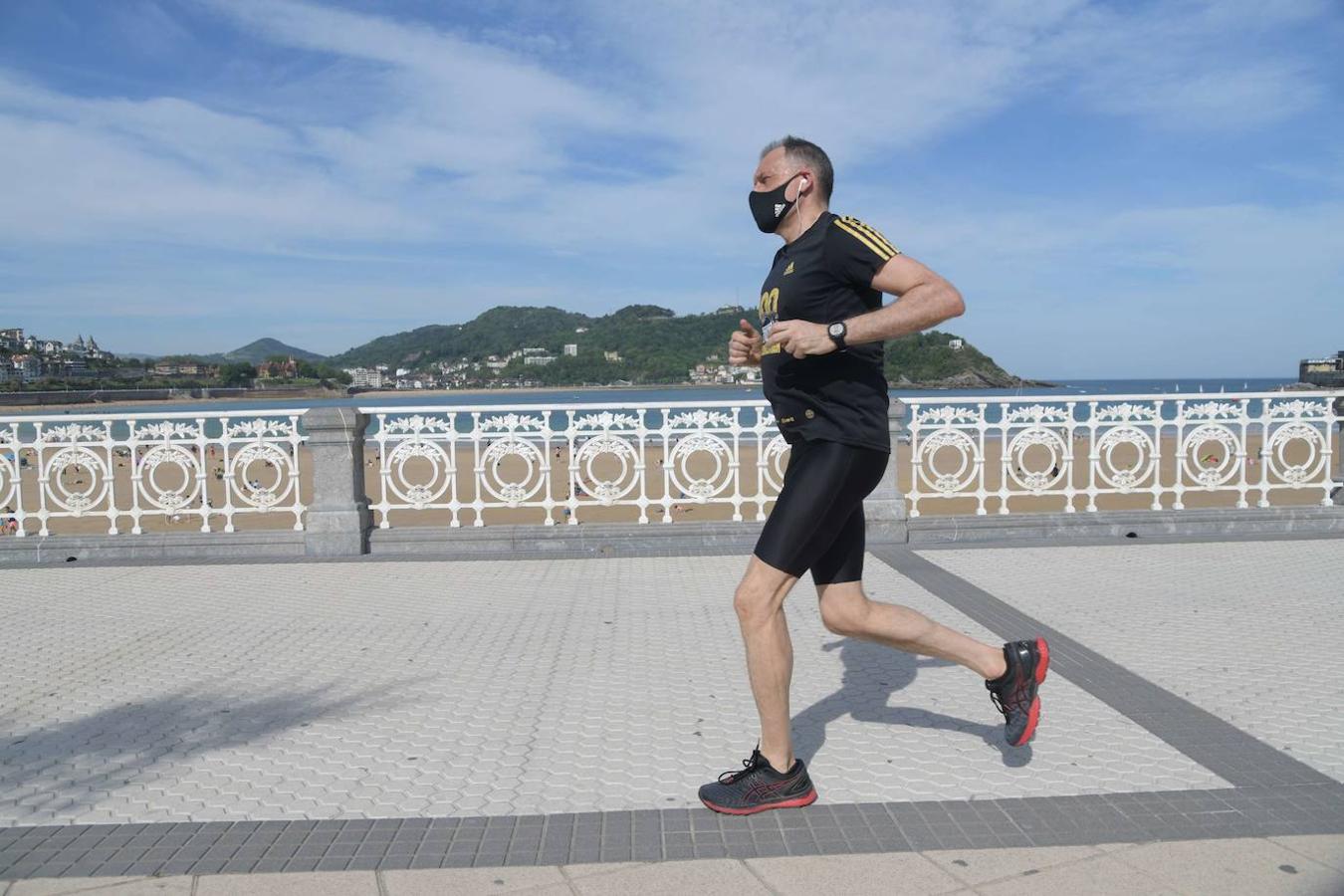 Al igual que se endurecía el uso de la mascarilla para independientemente de si se mantenía la distancia de seguridad entre personas, Nekane Murga, consejera de Salud en aquel momento, adelanta que no será obligatorio su uso para las personas que hagan actividades deportivas en el núcleo urbano, aunque sí que las considera recomendables.