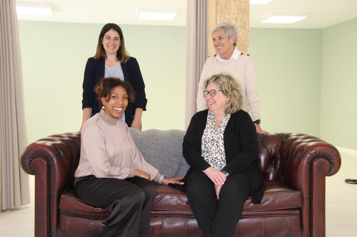 Maialen Gurrutxaga, Merlín Medin, Blanca Larrañaga y Ane Beitia durante la presentación del servicio.