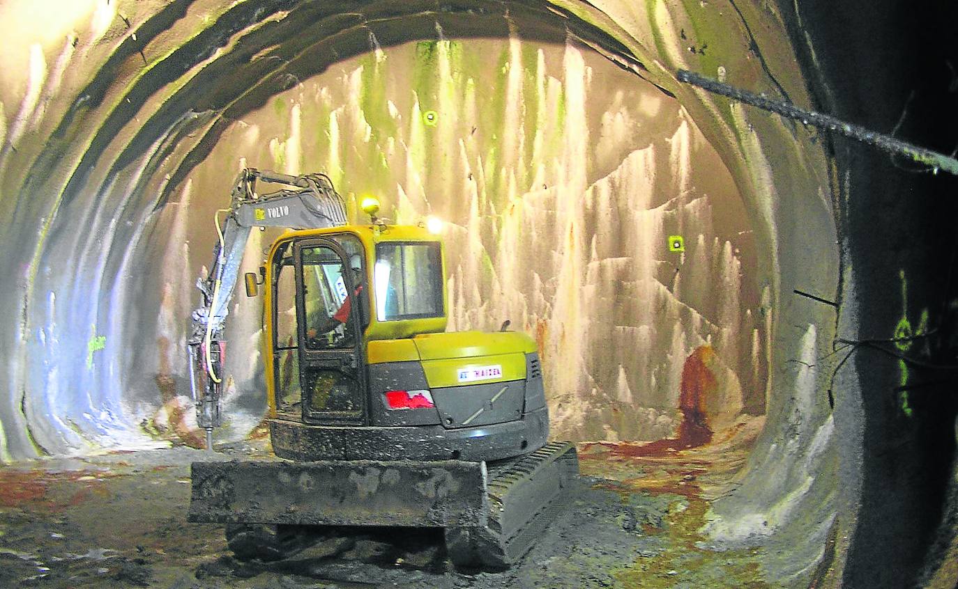 La rozadora comenzará a excavar bajo la playa de La Concha en próximos días. 