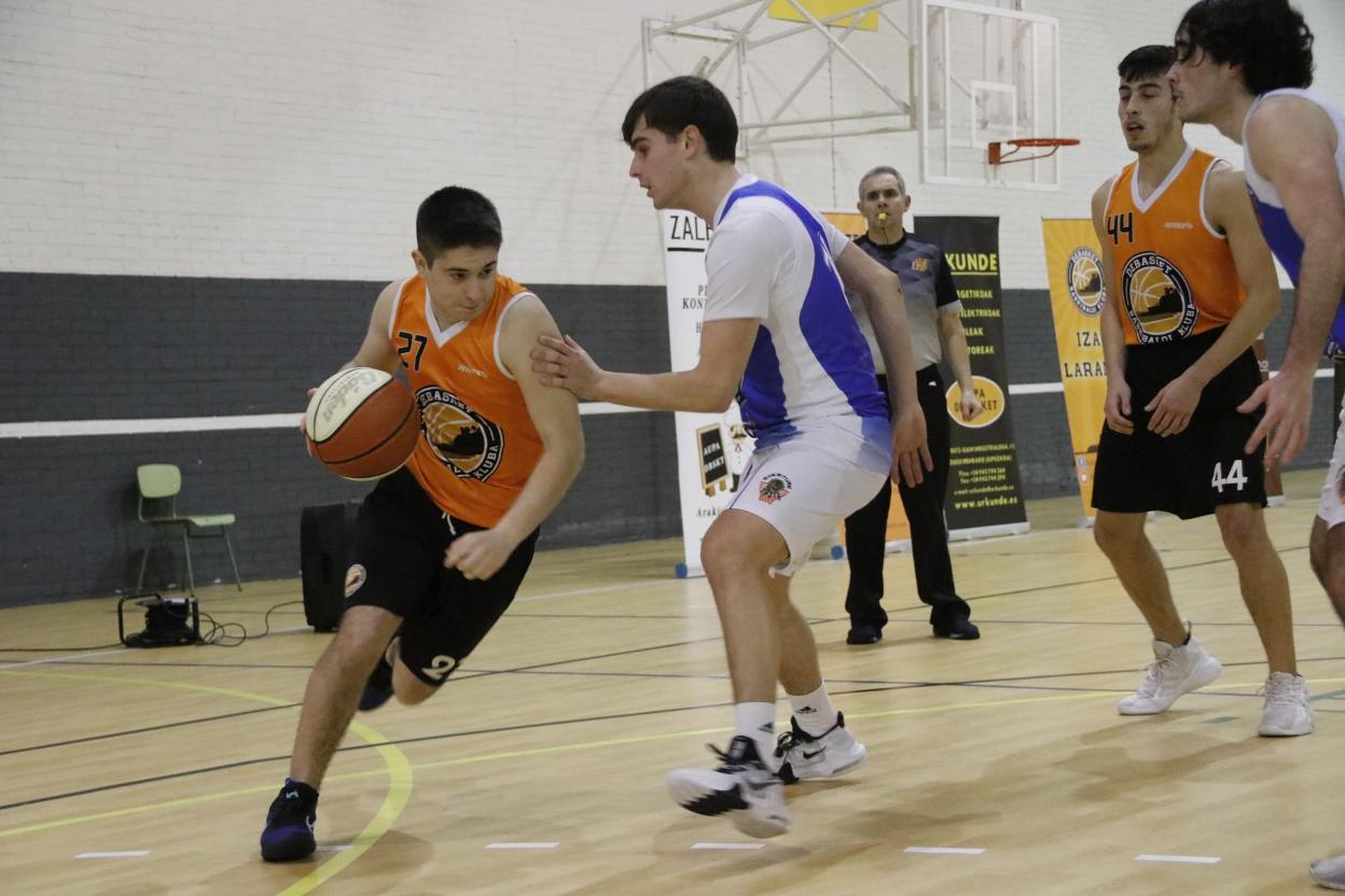 El Perosanz jugará el sábado el último partido de temporada en la cancha del polideportivo de Deba. 