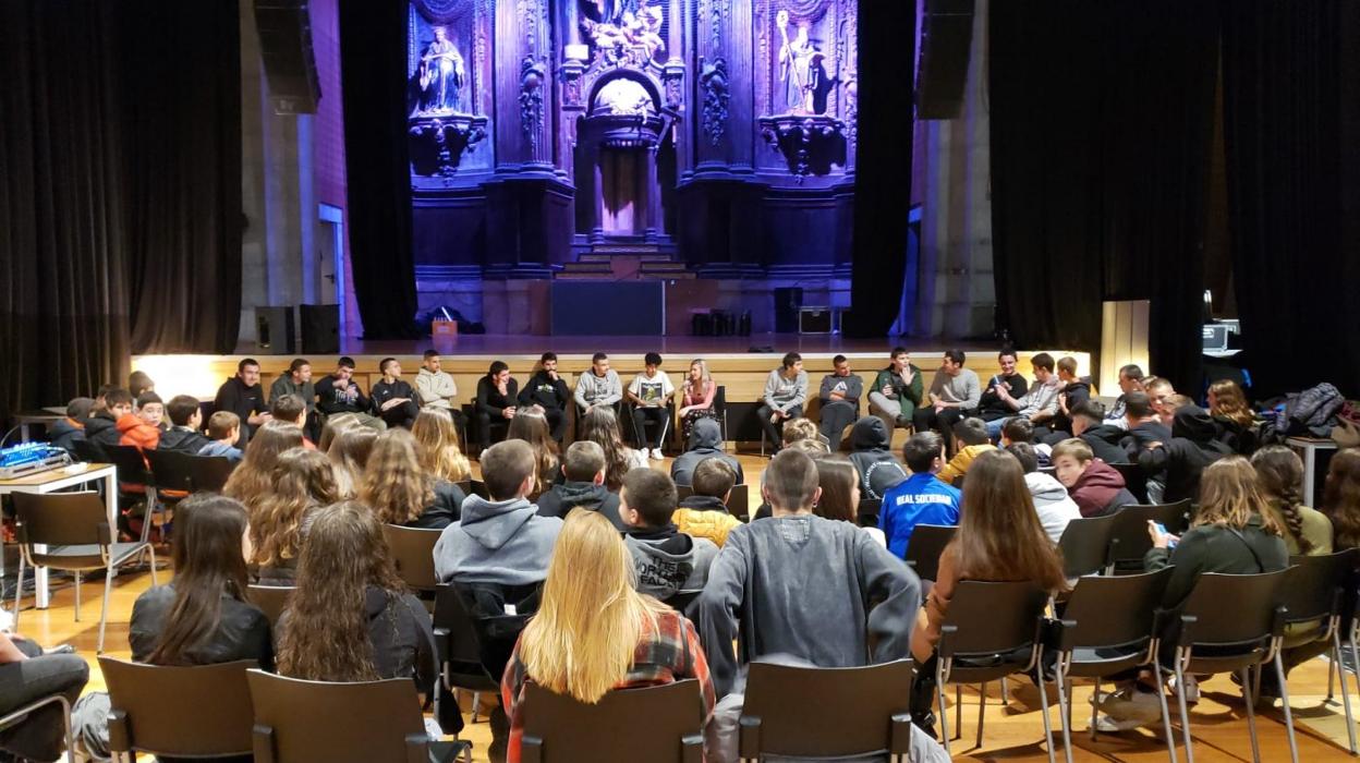 Azpeitia: Relación «reforzada» con los adolescentes a través de la música