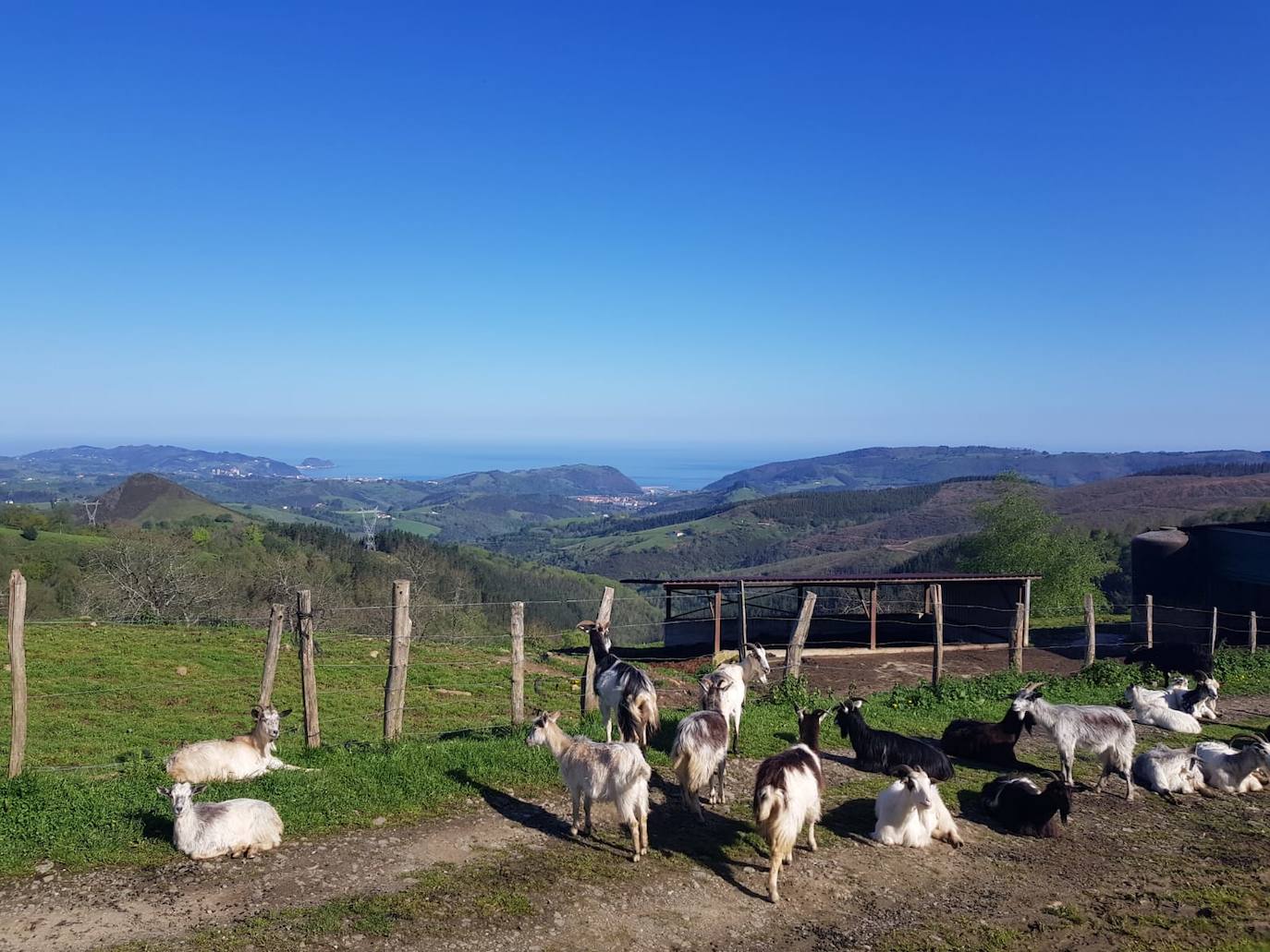 Fotos: Andatza. A pocos kilómetros del mar
