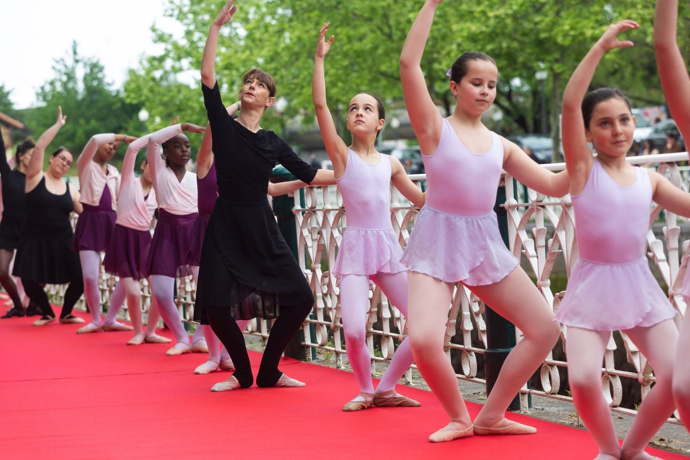 Fotos: Mucha clase en la barandilla de Irun