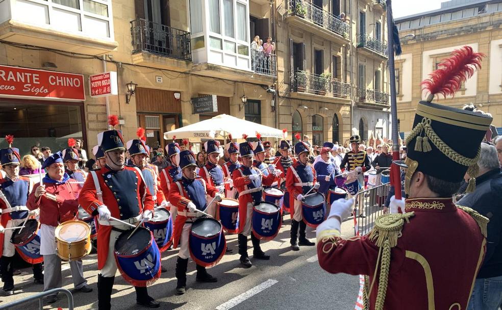 La Tamborrada de la Unión Artesana, frente a la sociedad. 