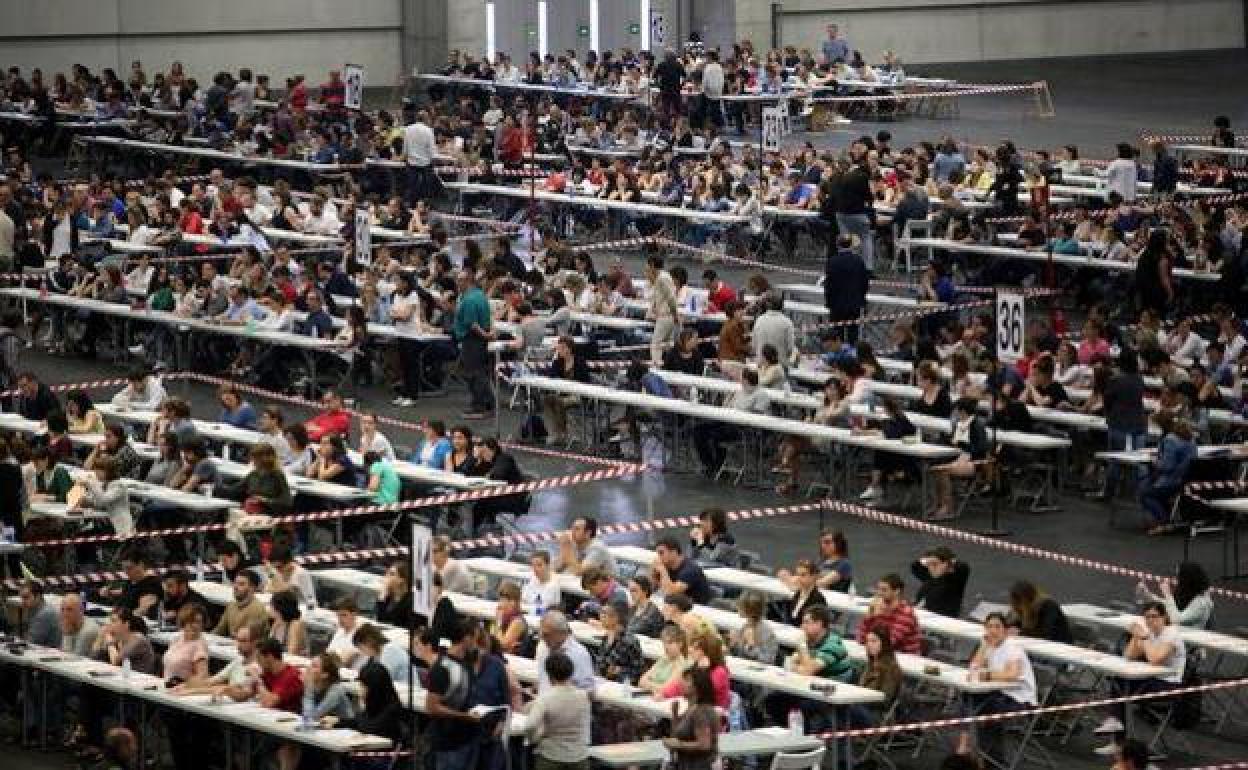 Cientos de personas se examinan