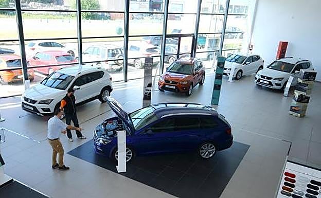 La incertidumbre y la falta de microchips siguen lastrando las ventas de turismos en abril