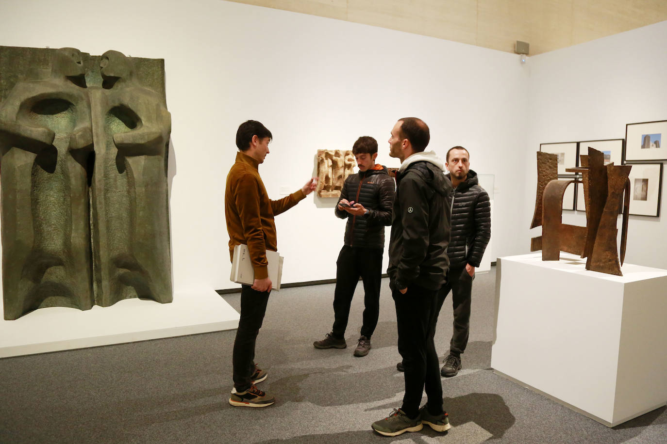 Fotos: Kukai dialoga con Chillida y Oteiza en la exposición de San Telmo