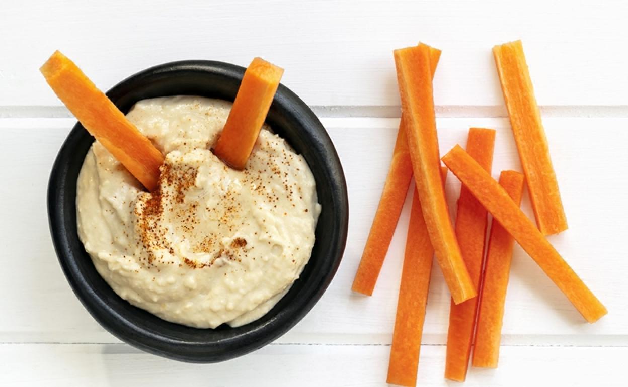 El hummus es un célebre plato de la cocina árabe y tiene su propio día internacional.