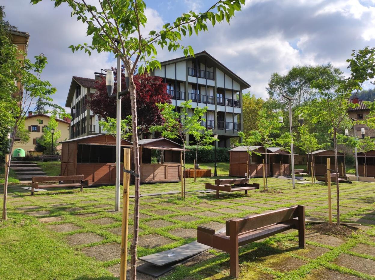 San Miguel plaza azokarako prest. 