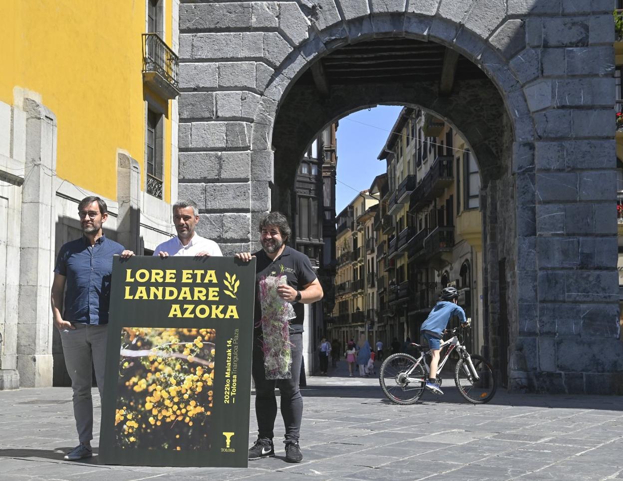 La Puerta de Castilla se adornará este año con estolas de fibras y flores secas por la Noche Blanca y la feria especial de las flores y plantas. 
