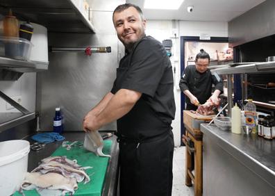 Imagen secundaria 1 - Ucranianos que viven en Gipuzkoa: «Nos preocupaba no tener trabajo»