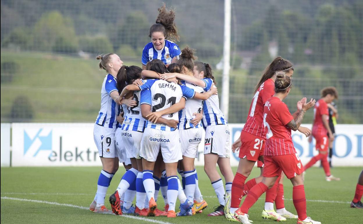 Las jugadoras celebran un gol esta temporada. 
