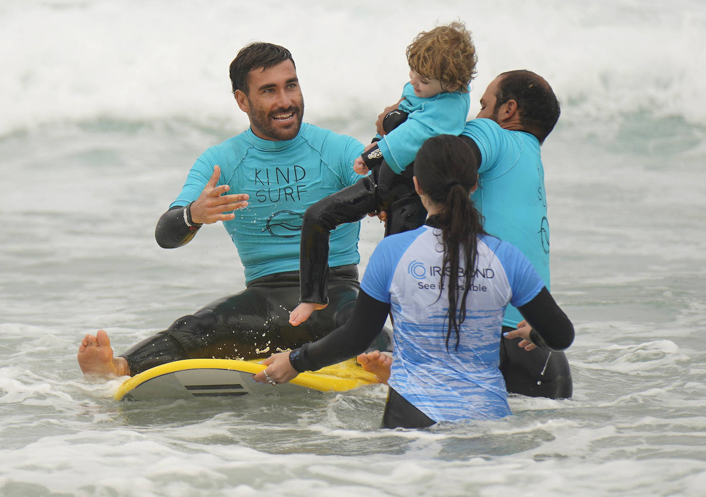 Fotos: Danele, en la tabla y con una sonrisa