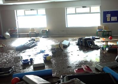 Imagen secundaria 1 - El agua entró en el Velódromo y casi llegó a inundar las pistas.