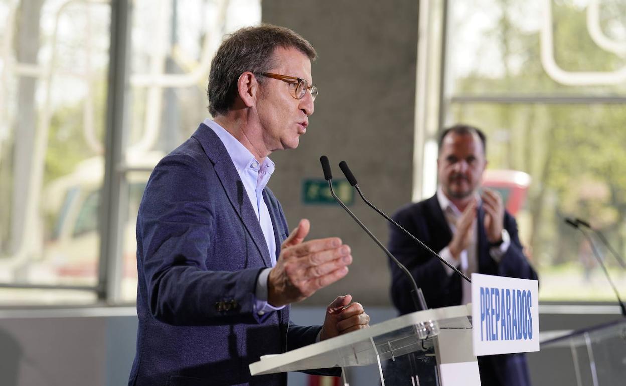 Núñez Feijóo corrige a Elías Bendodo y subraya que España «no es un Estado plurinacional»